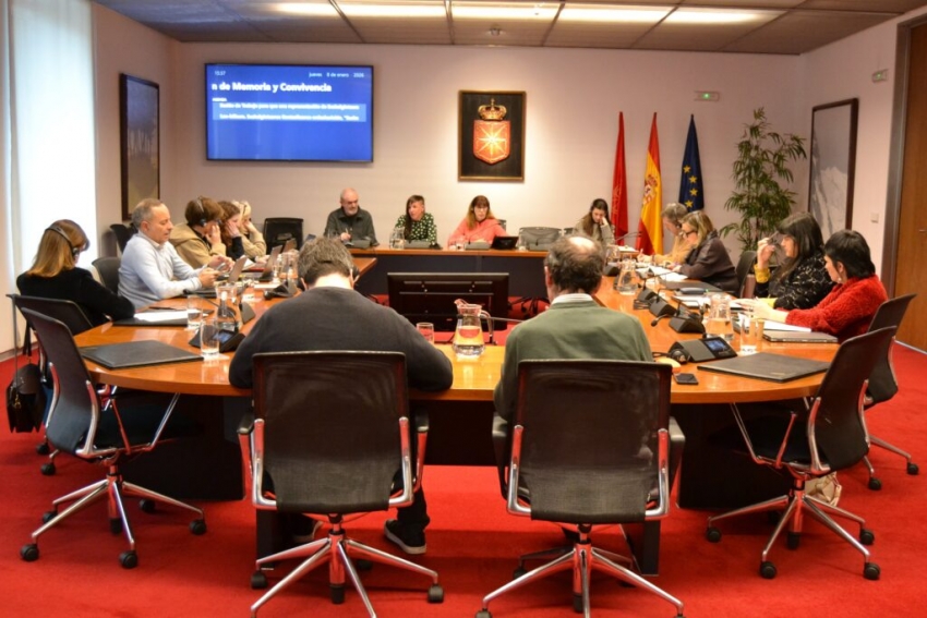 Helduen euskalduntzearen doakotasunerako urrats eraginkorrak eskatu ditugu Nafarroako Parlamentuan